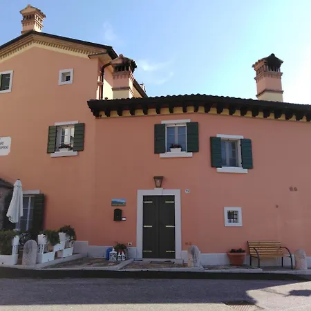 Casa Del Capitello